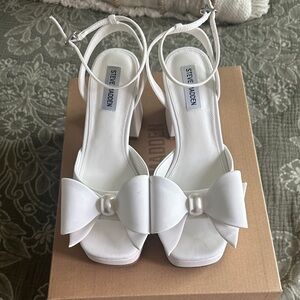Steve Madden White Bow Pearl Block Heels